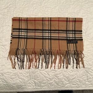 V. FRAAS soft and warm Plaid Scarf